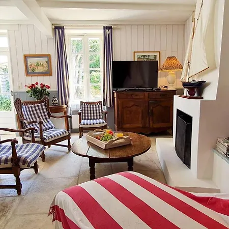 Villa Maison De Pays Avec Etage *